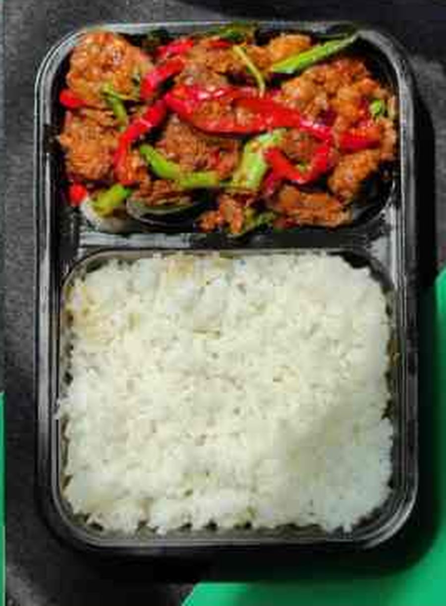 A Chon Kaeng Happy Set lunch box — a stir-fried dish with rice, in a 2-compartment box.